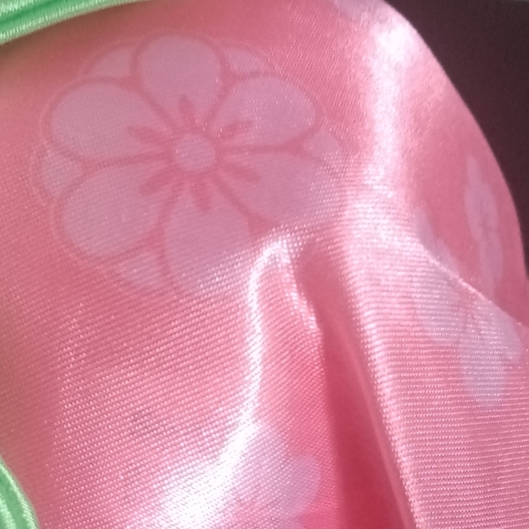 LIMITED EDITION Hello Kitty dressed in a traditional Japanese Kokeshi doll style - Picture 13 of 13